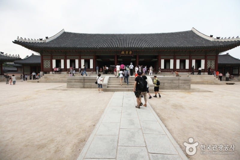 Gyeongbokgung Palace (Taegukgi-gil) (4/20)
