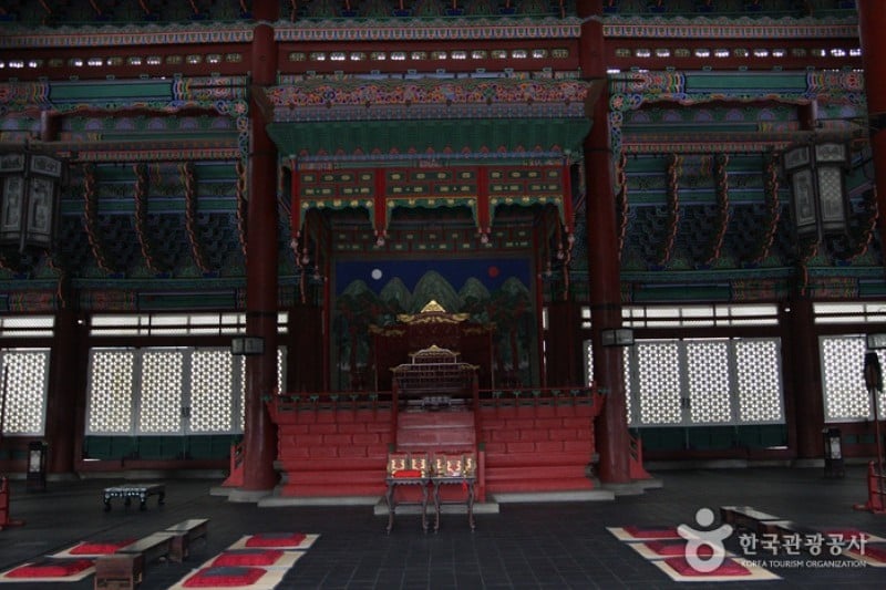 Gyeongbokgung Palace (Taegukgi-gil) (9/20)