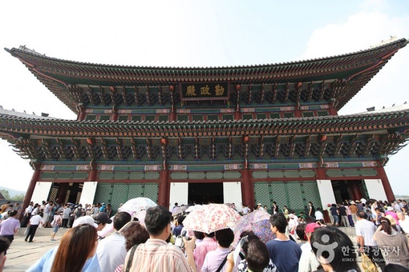 Gyeongbokgung Palace (Taegukgi-gil) (12/20)