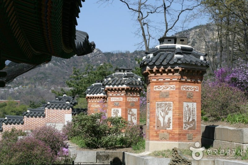 Gyeongbokgung Palace (Taegukgi-gil) (16/20)