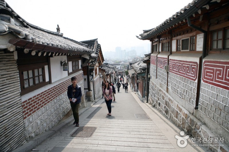 Bukchon Hanok Village (2/25)