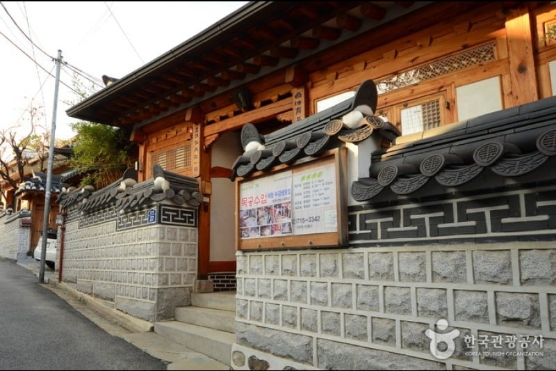 Bukchon Hanok Village (4/25)