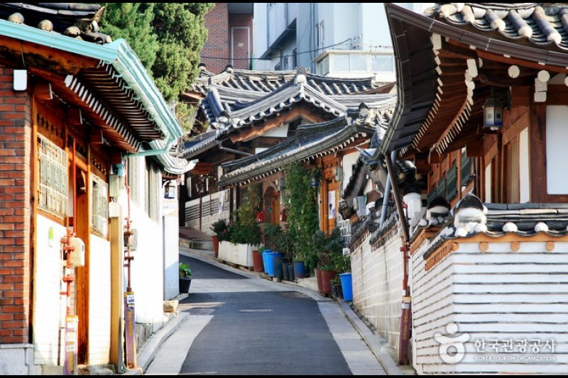 Bukchon Hanok Village (6/25)