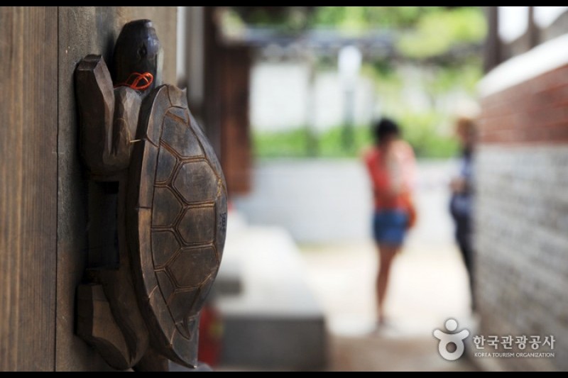 Bukchon Hanok Village (14/25)