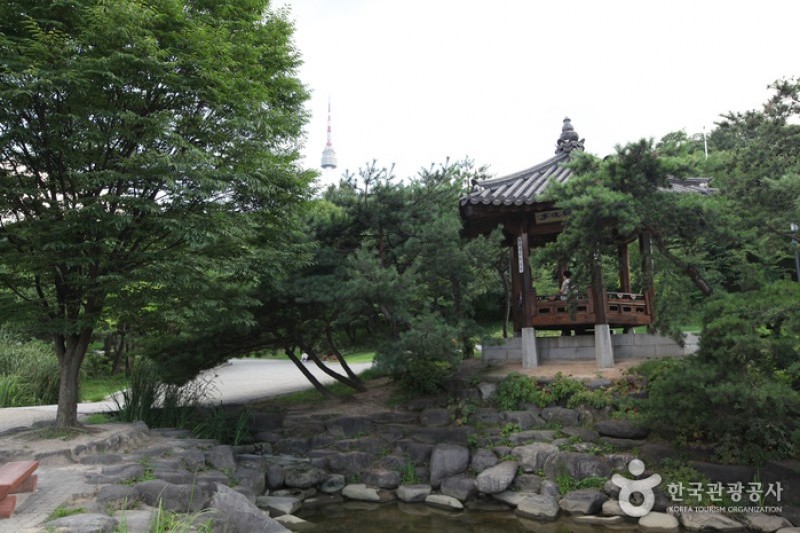 Namsangol Hanok Village  (2/31)