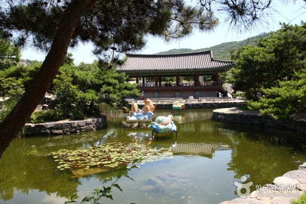 Namsangol Hanok Village