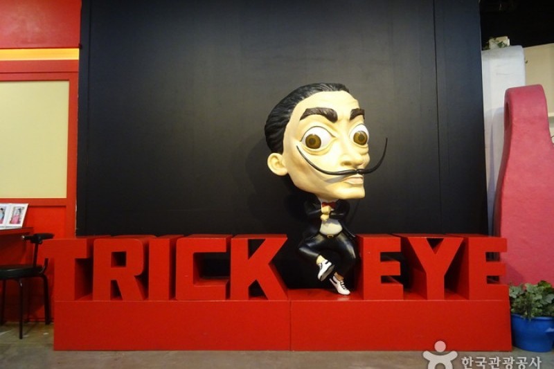 Trick Eye Museum  (4/10)