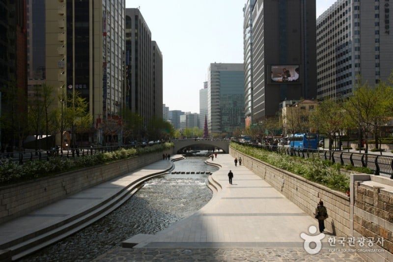 Cheonggyecheon Stream & Cheonggye Plaza (6/17)