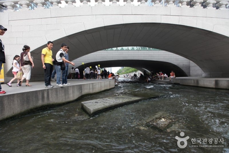 Cheonggyecheon Stream & Cheonggye Plaza (7/17)