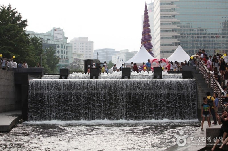 Cheonggyecheon Stream & Cheonggye Plaza (9/17)