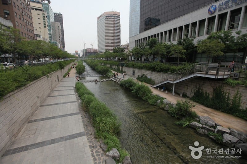 Cheonggyecheon Stream & Cheonggye Plaza (10/17)
