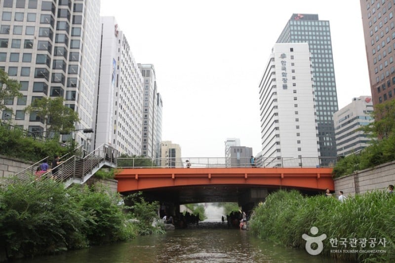 Cheonggyecheon Stream & Cheonggye Plaza (15/17)