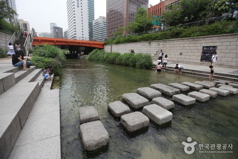 Cheonggyecheon Stream & Cheonggye Plaza (16/17)