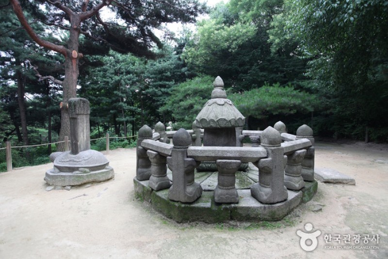 Changgyeonggung Palace (3/32)
