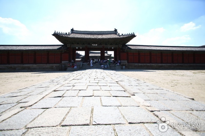 Changgyeonggung Palace (20/32)