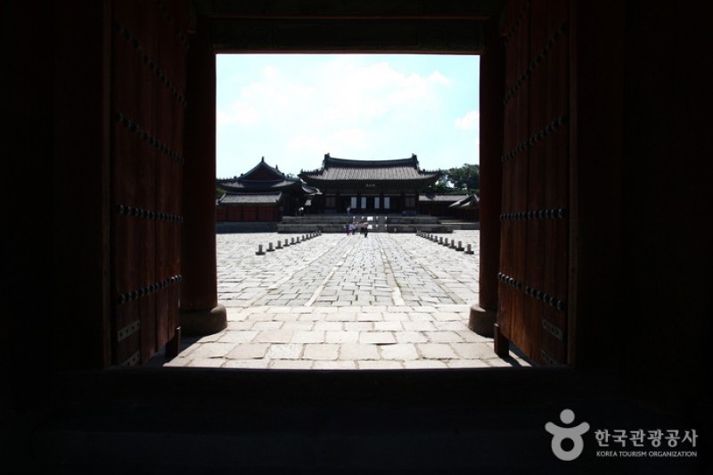 Changgyeonggung Palace (21/32)