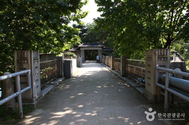 Changgyeonggung Palace (30/32)