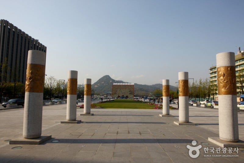 Gwanghwamun Square (5/43)