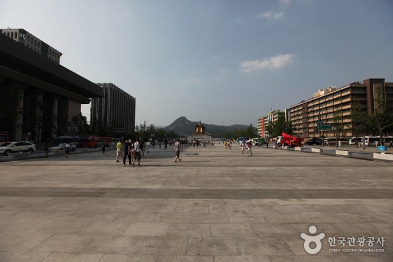 Gwanghwamun Square (8/43)