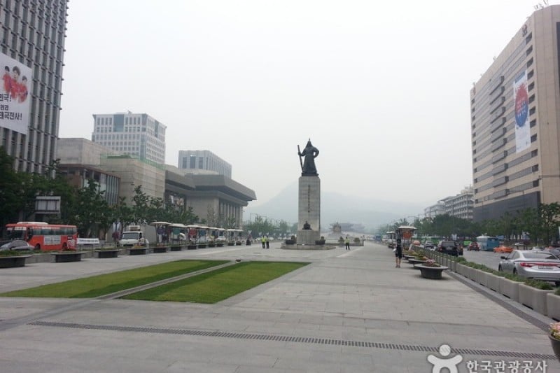 Gwanghwamun Square (17/43)