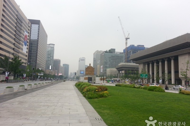 Gwanghwamun Square (18/43)