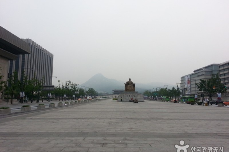 Gwanghwamun Square (19/43)