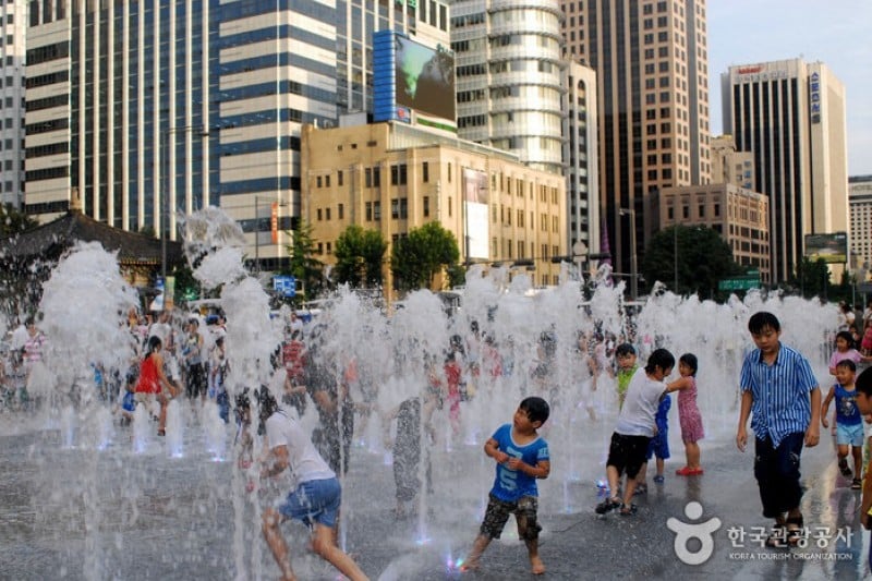Gwanghwamun Square (22/43)
