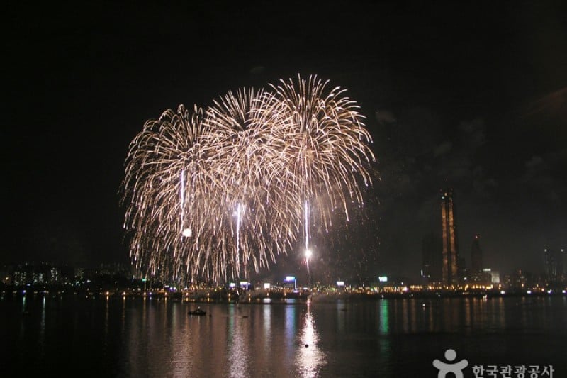 Seoul International Fireworks Festival (3/16)