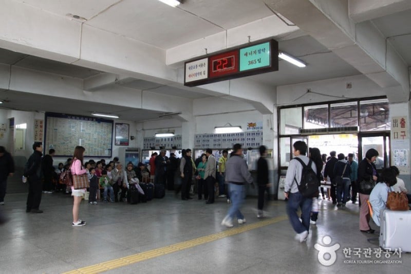 Seoul (Gyeongbu/Yeongdong Line) Express Bus Terminal (1/2)