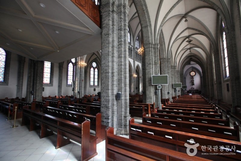 Myeong-dong Cathedral (4/11)