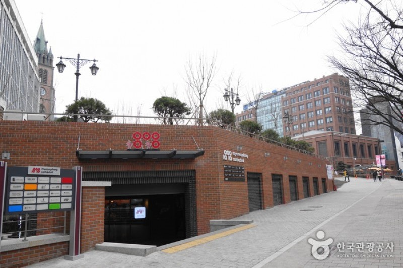 Myeong-dong Cathedral (10/11)