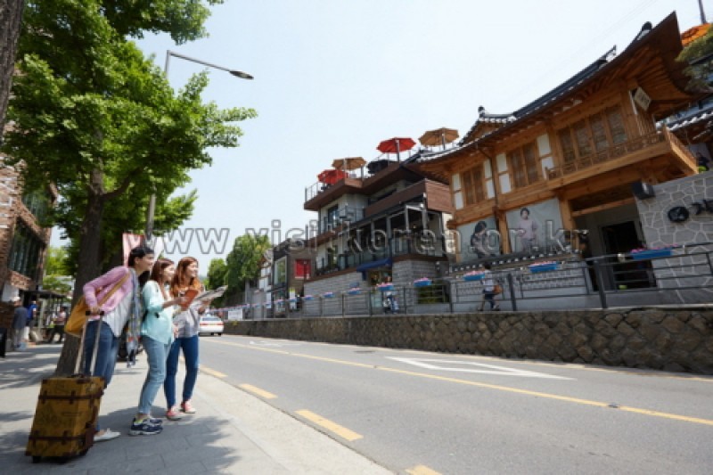 Samcheongdong-gil Road (10/38)