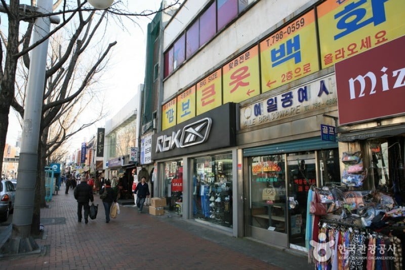Itaewon Shopping Street (2/5)