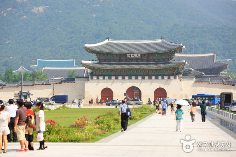 Gwanghwamun Gate (1/17)