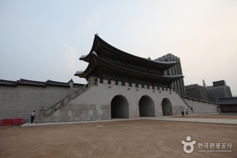 Gwanghwamun Gate (8/17)
