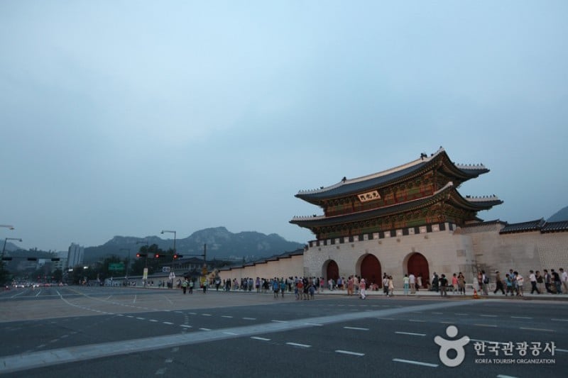 Gwanghwamun Gate (12/17)