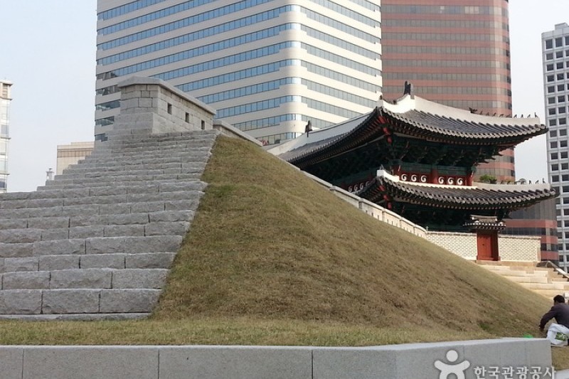 Sungnyemun Gate (Namdaemun Gate) (2/3)