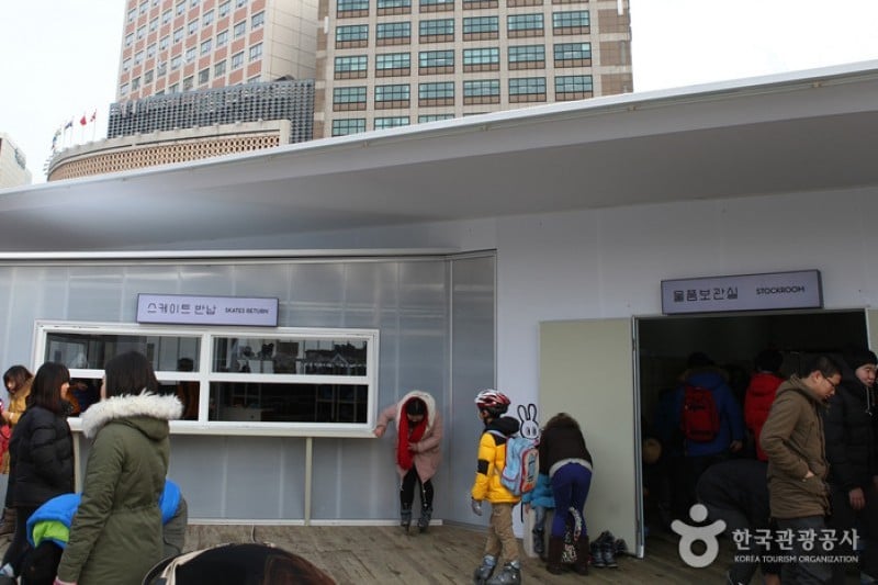 Seoul Plaza Ice Skating Rink (4/15)