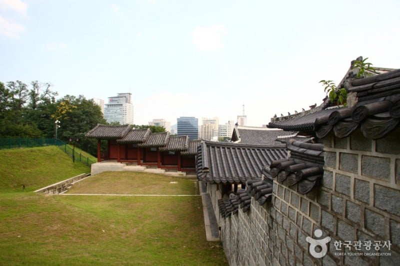 Gyeonghuigung Palace (20/25)