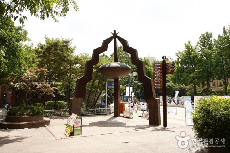 Daehangno Street (University Street) (30/32)