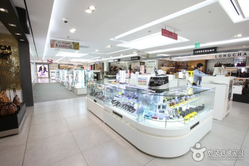 Lotte Duty Free Shop - COEX Branch   (13/16)