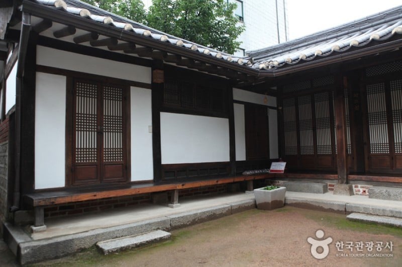 Bukchon Cultural Center  (1/3)
