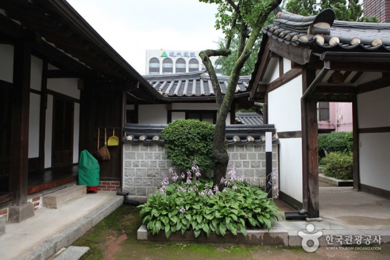 Bukchon Cultural Center  (2/3)