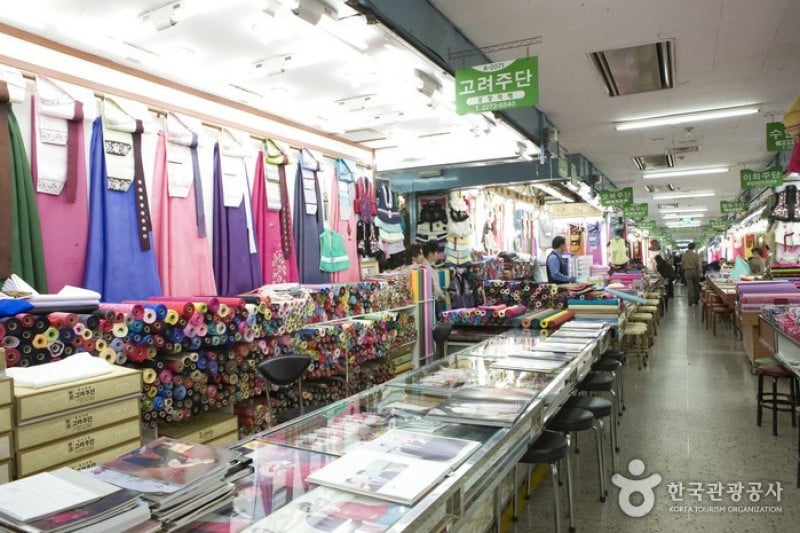 Dongdaemun Shopping Complex(Hanbok Shops) (1/10)