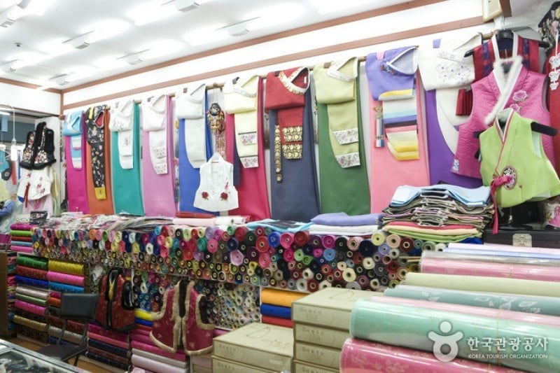 Dongdaemun Shopping Complex(Hanbok Shops) (3/10)