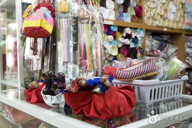 Dongdaemun Shopping Complex(Hanbok Shops) (7/10)