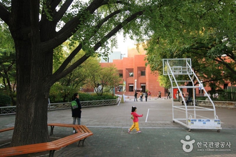 Marronnier Park  (3/18)