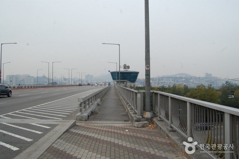 Café Rainbow - Hannam Bridge Lookout Lounge  (1/12)