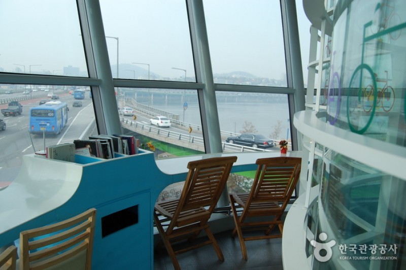 Café Rainbow - Hannam Bridge Lookout Lounge  (6/12)