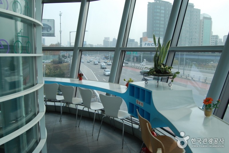 Café Rainbow - Hannam Bridge Lookout Lounge  (7/12)
